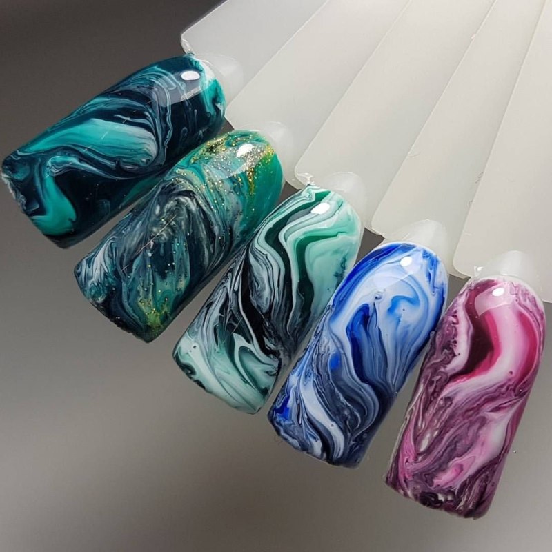 Маникюр светлый мрамор миндаль