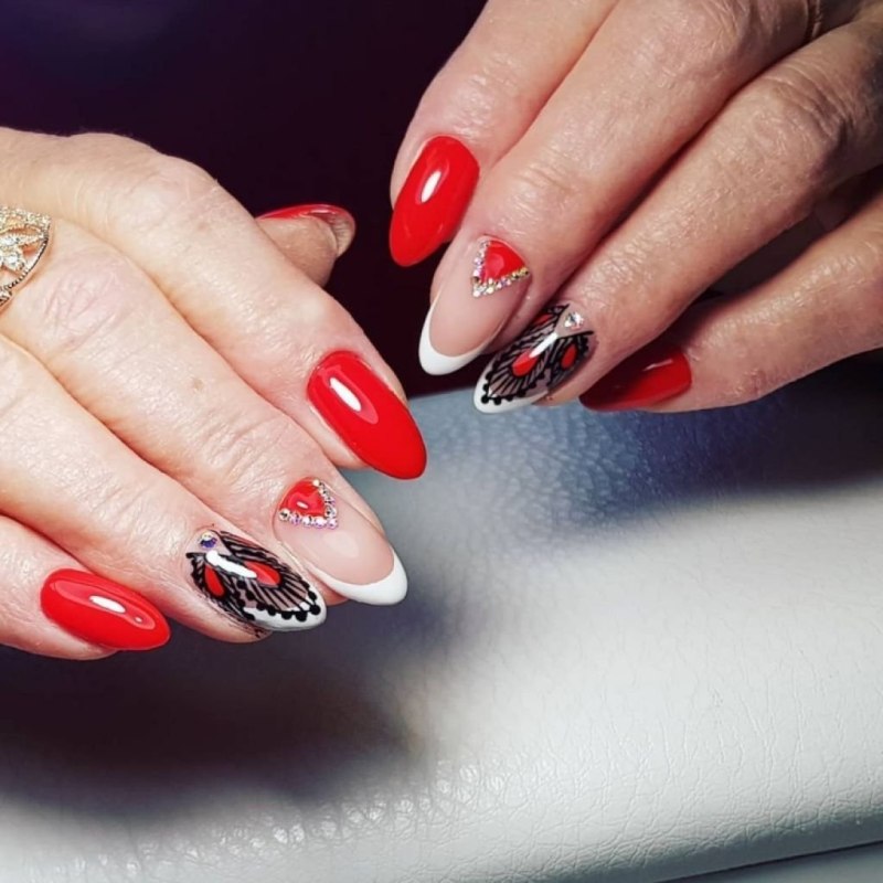 Красный маникюр