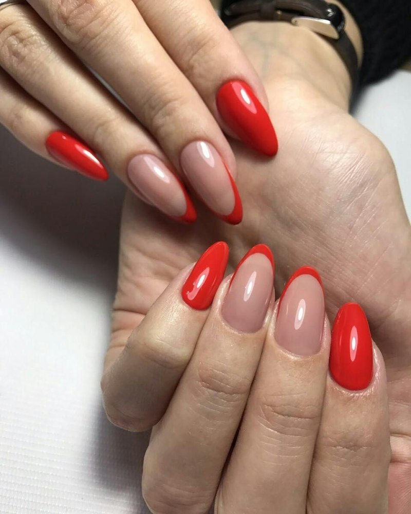 Красный френч на ногтях