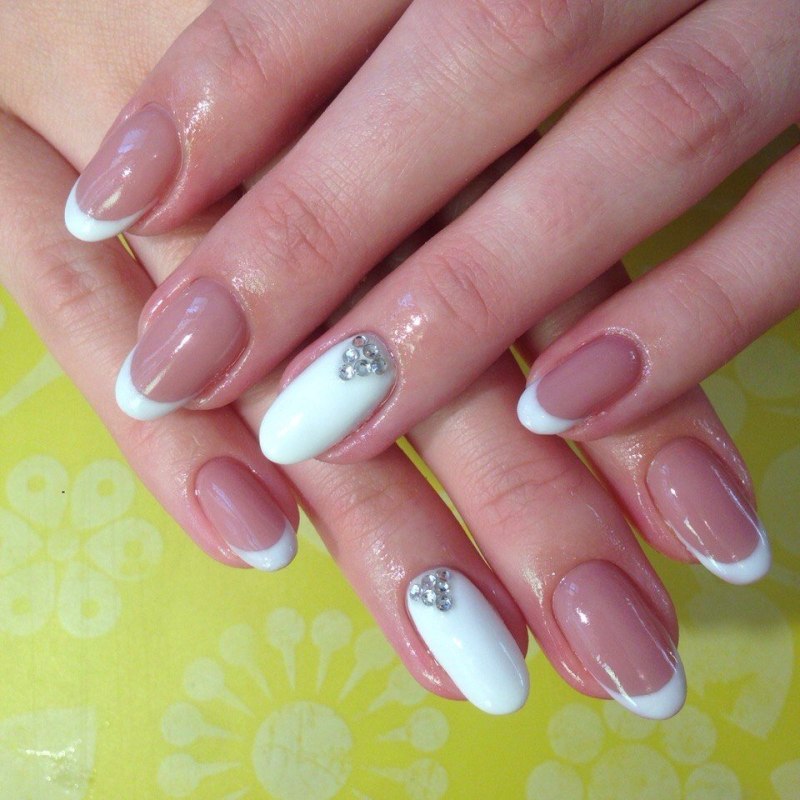 Французский маникюр на овальные ногти