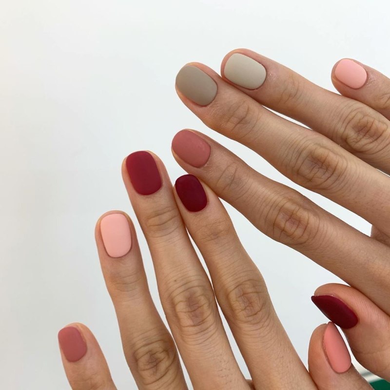 Однотонные ногти короткие