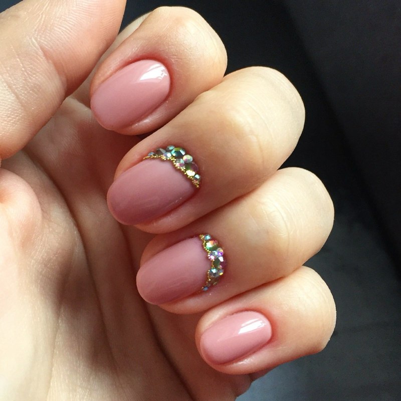 Маникюр на короткие ногти овальной формы