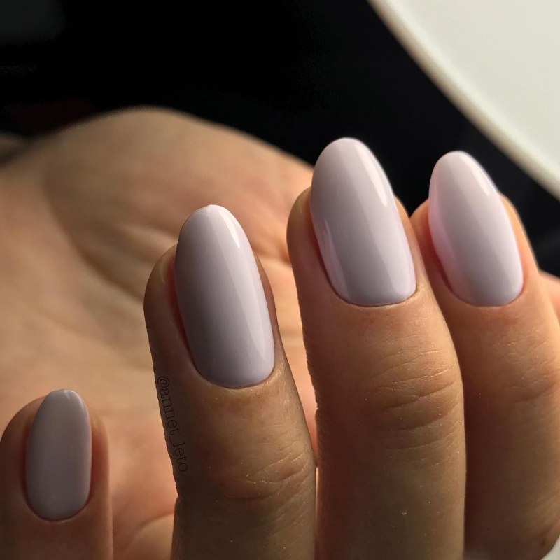 Однотонный маникюр