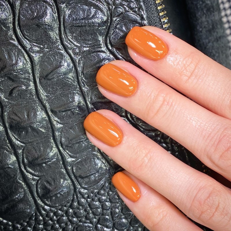 Маникюр с фольгой