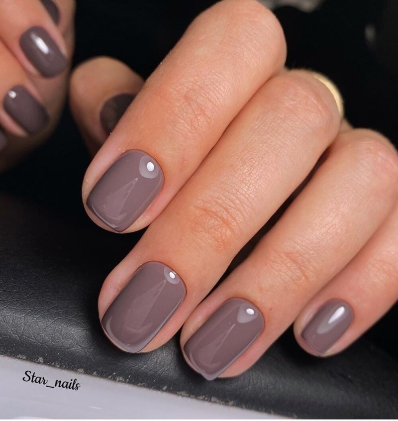 Коричневый маникюр