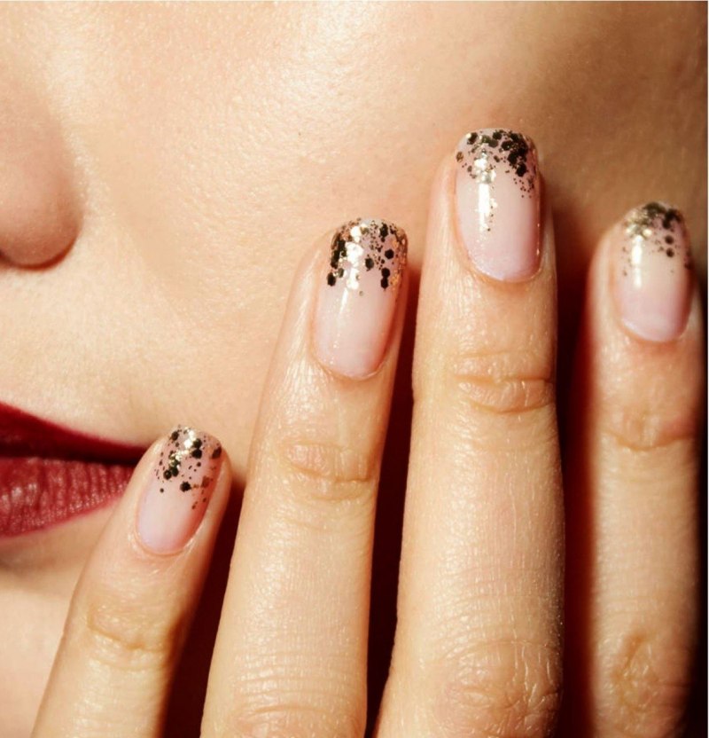Нежный осенний маникюр на короткие ногти