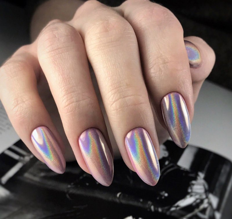 Однотонный маникюр с втиркой