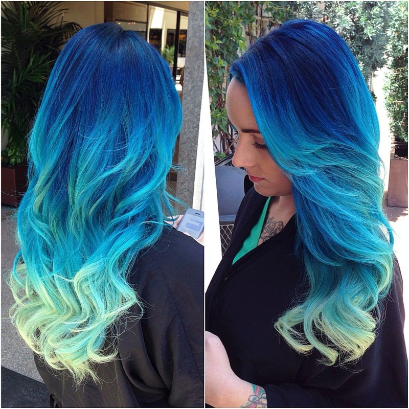 Градиентное окрашивание волос синий