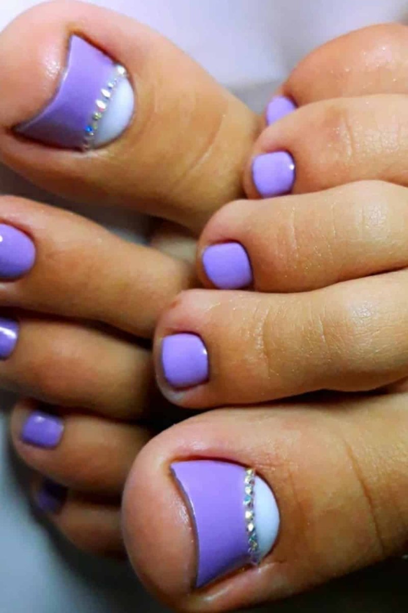 Лаванда на ногтях