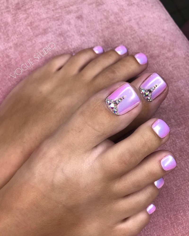 Лиловый педикюр