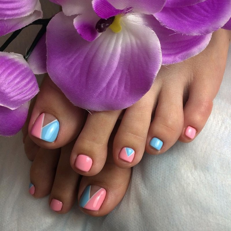 Педикюр нюд