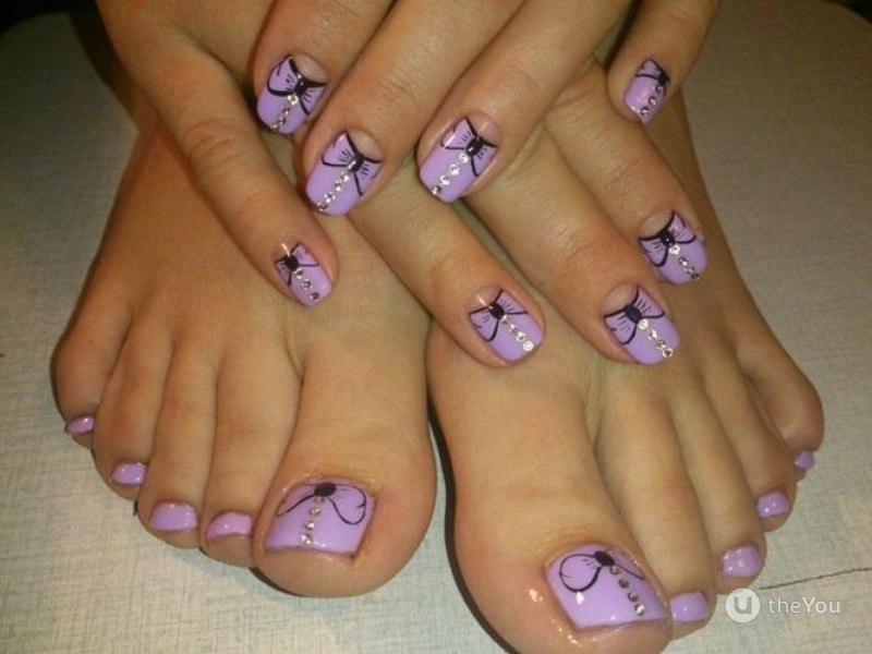 Сиреневый педикюр