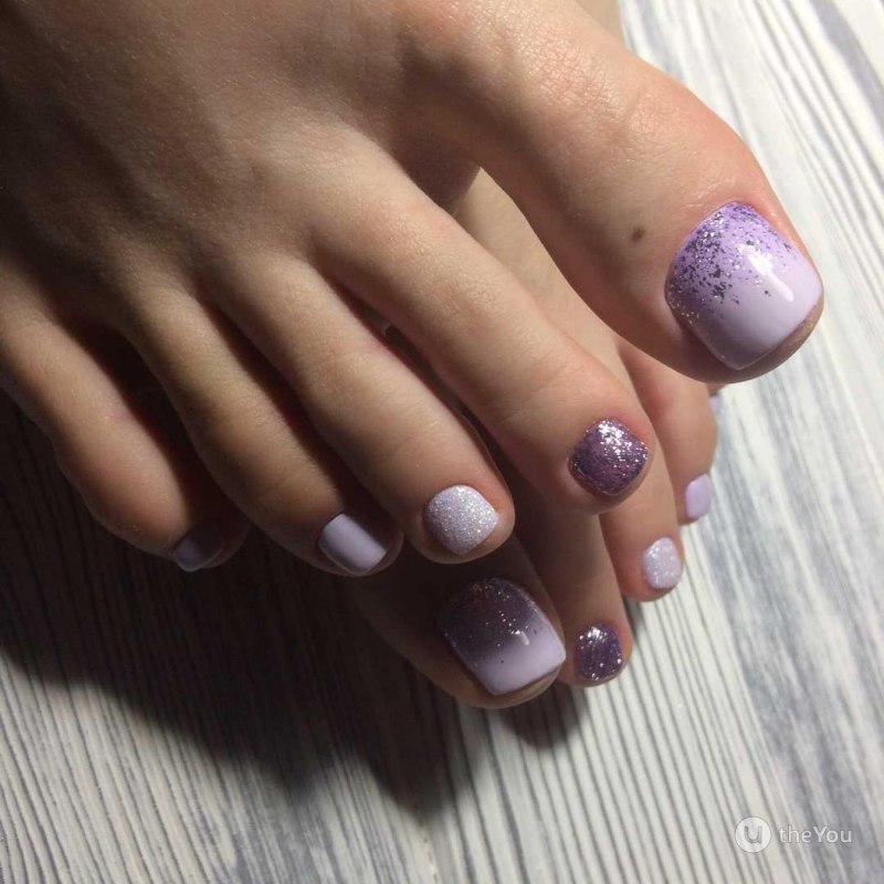 Педикюр светло фиолетовый