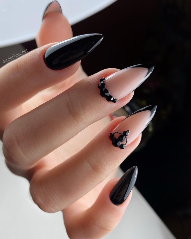 Нюдовый маникюр френч миндаль