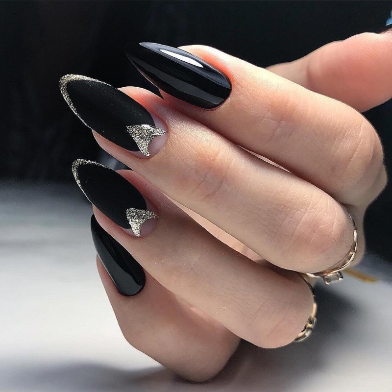 Маникюр на длинные ногти миндалевидной формы темного