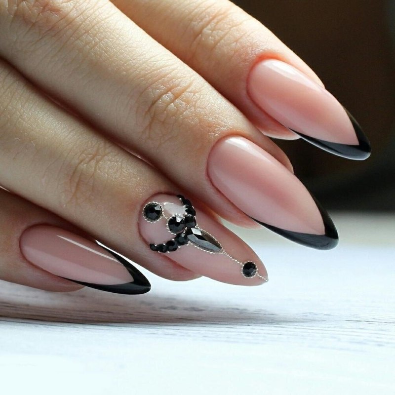Ногти 2022 миндаль черные