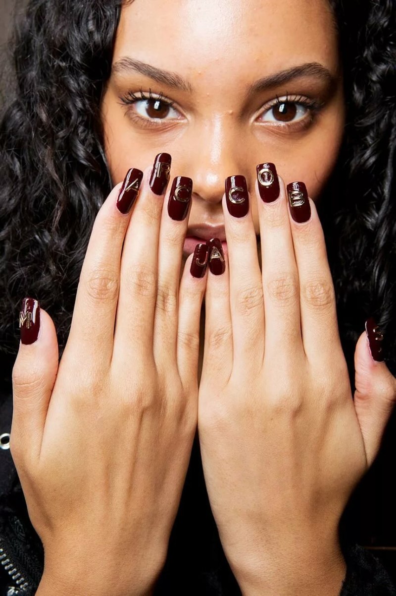 Однотонный маникюр на длинные ногти