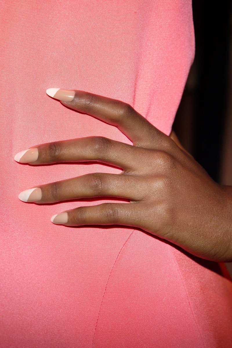 Маникюр под загар