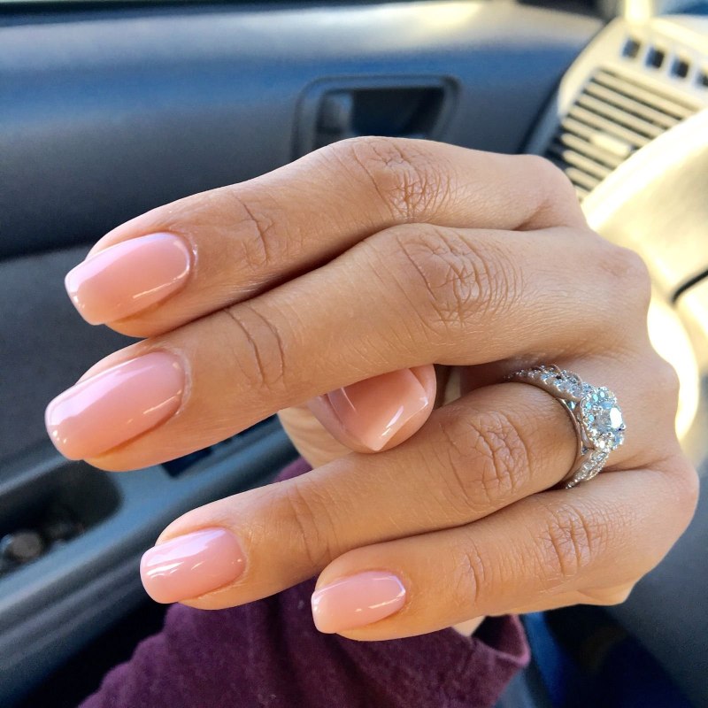 Маникюр на загорелой коже