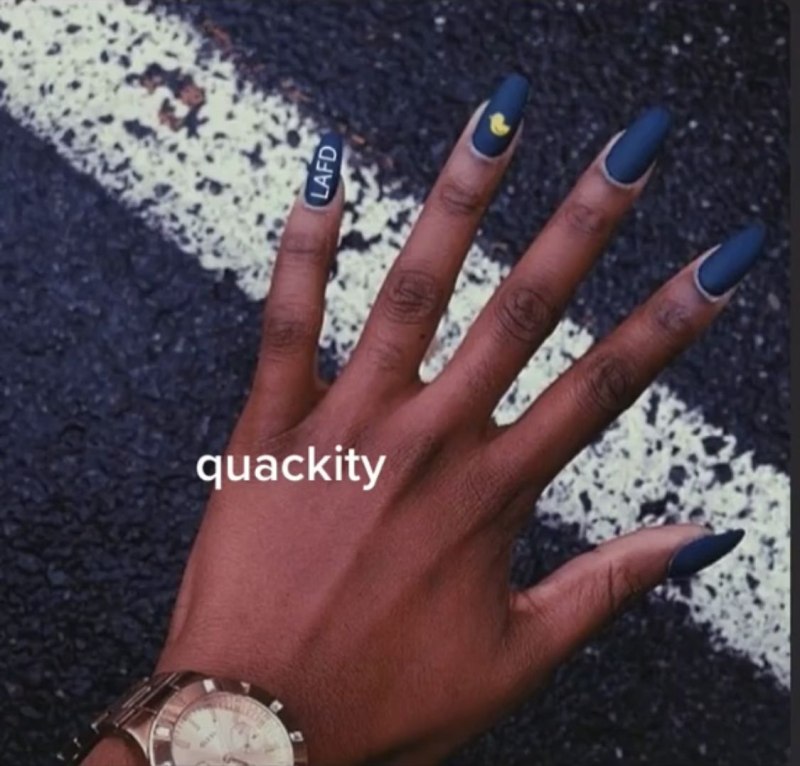 Персиковые матовые ногти