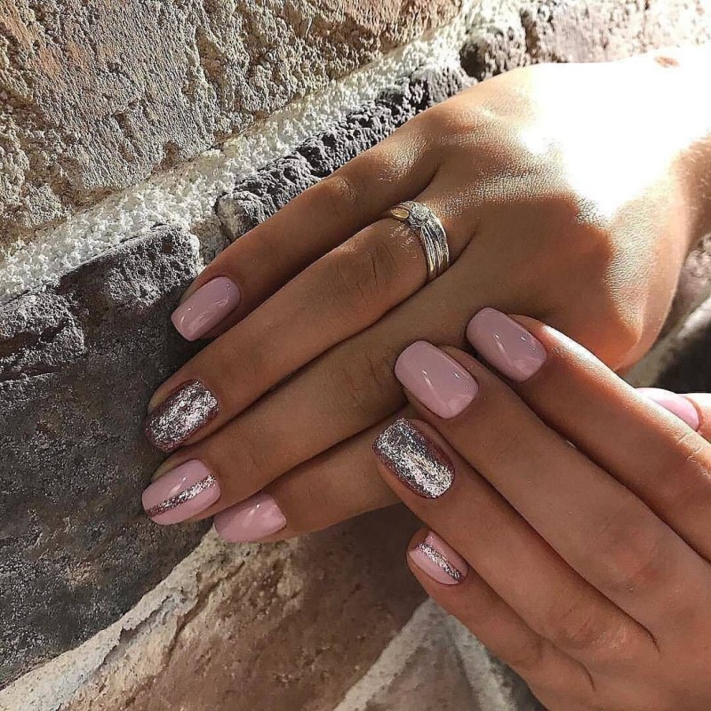 Маникюр на короткие загорелые руки