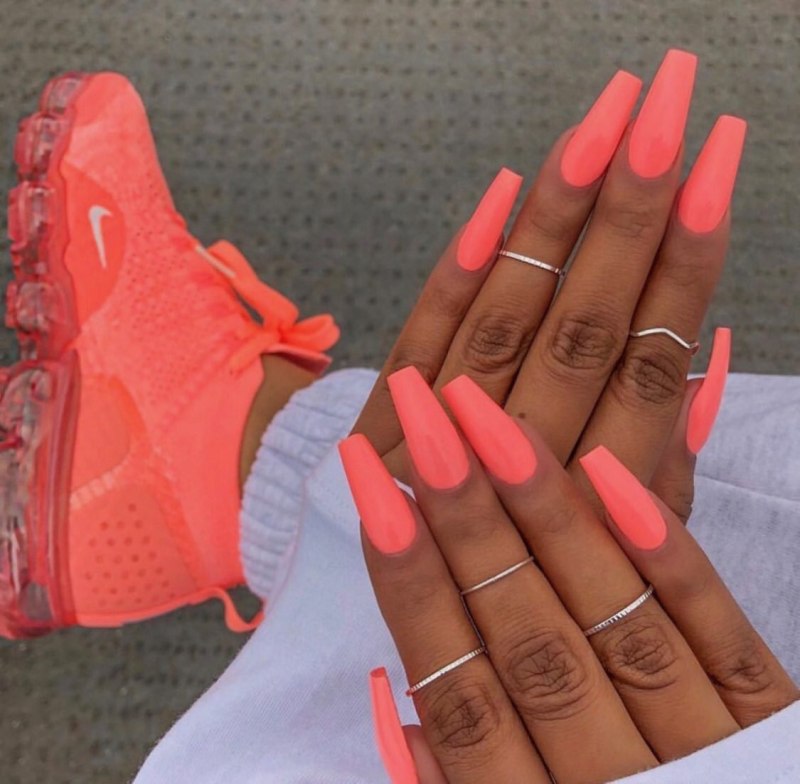 Изящный маникюр на длинные ногти