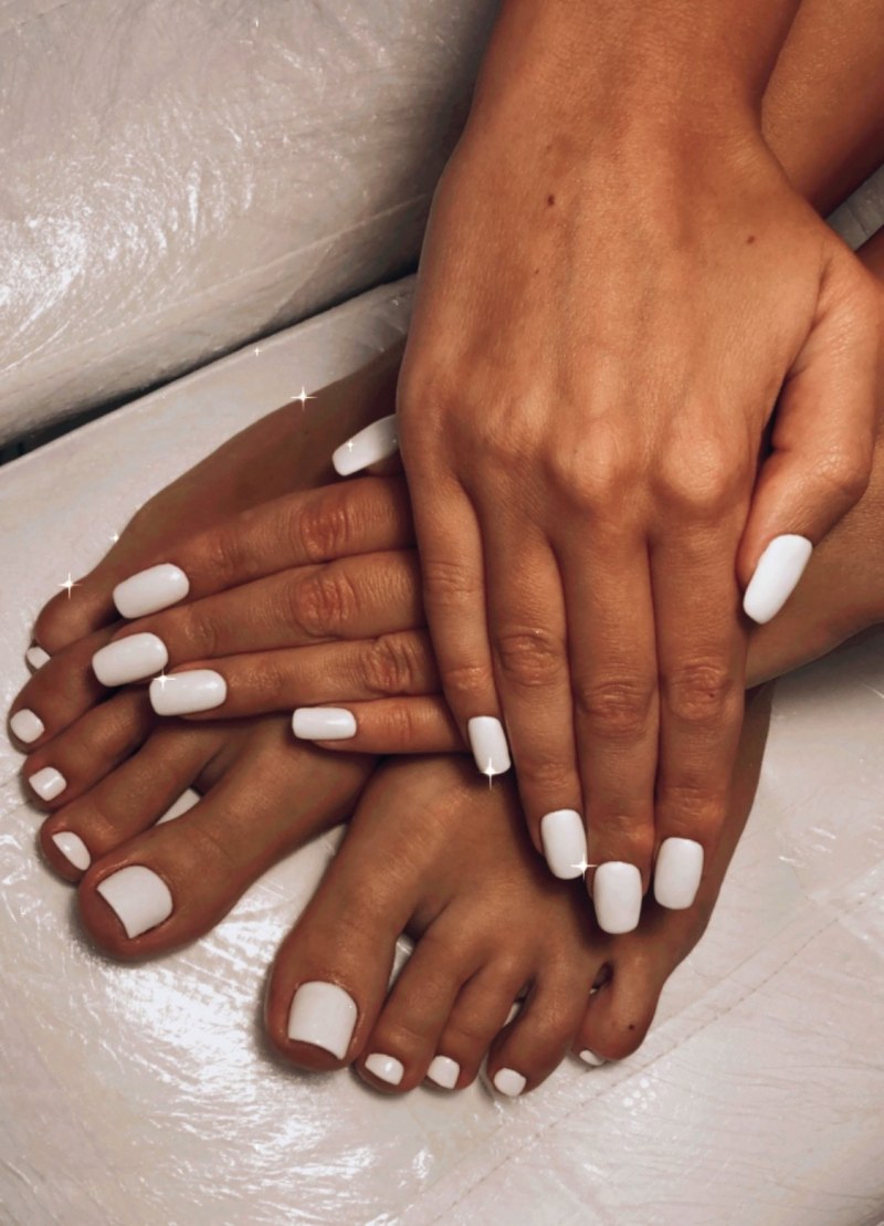 Зеркальный маникюр розовый