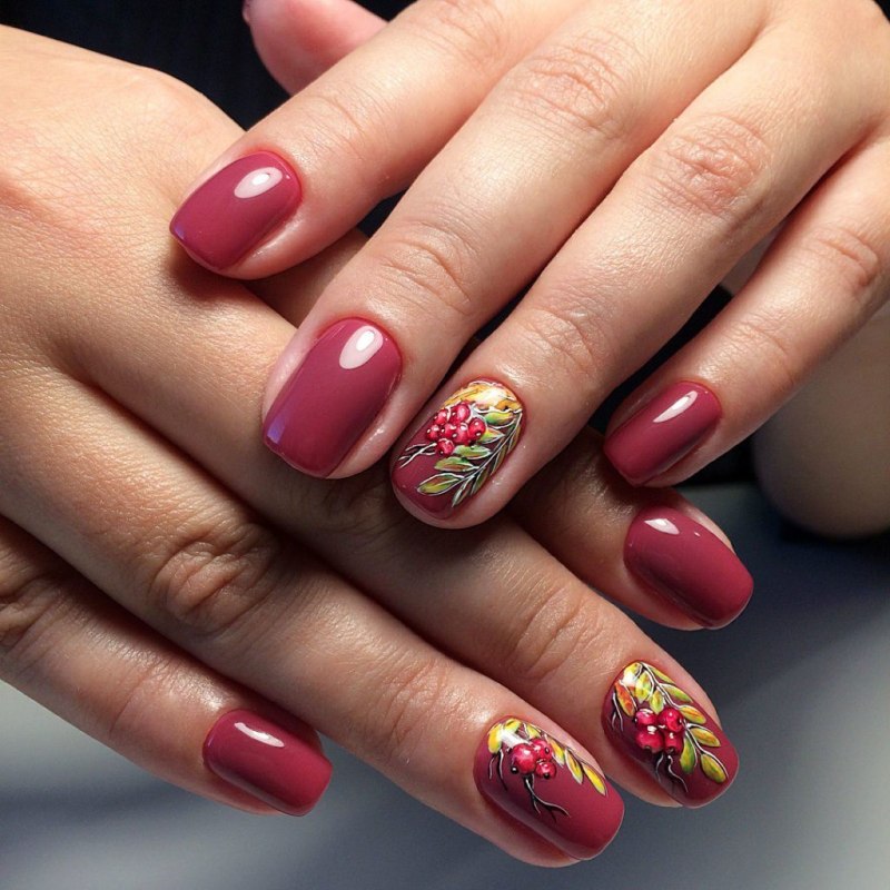 Маникюр малинового цвета