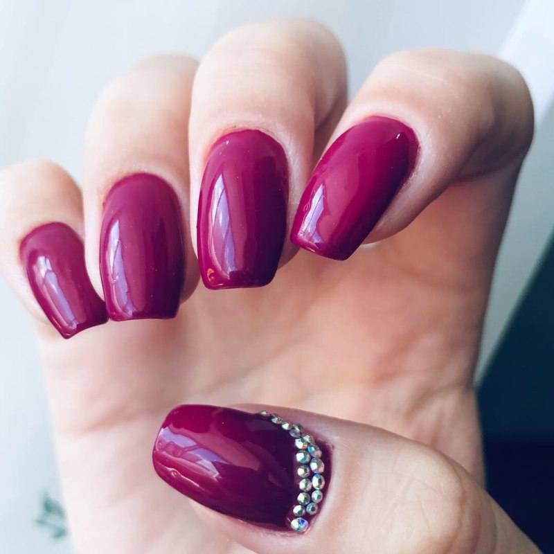 Бордовый миндаль 2020