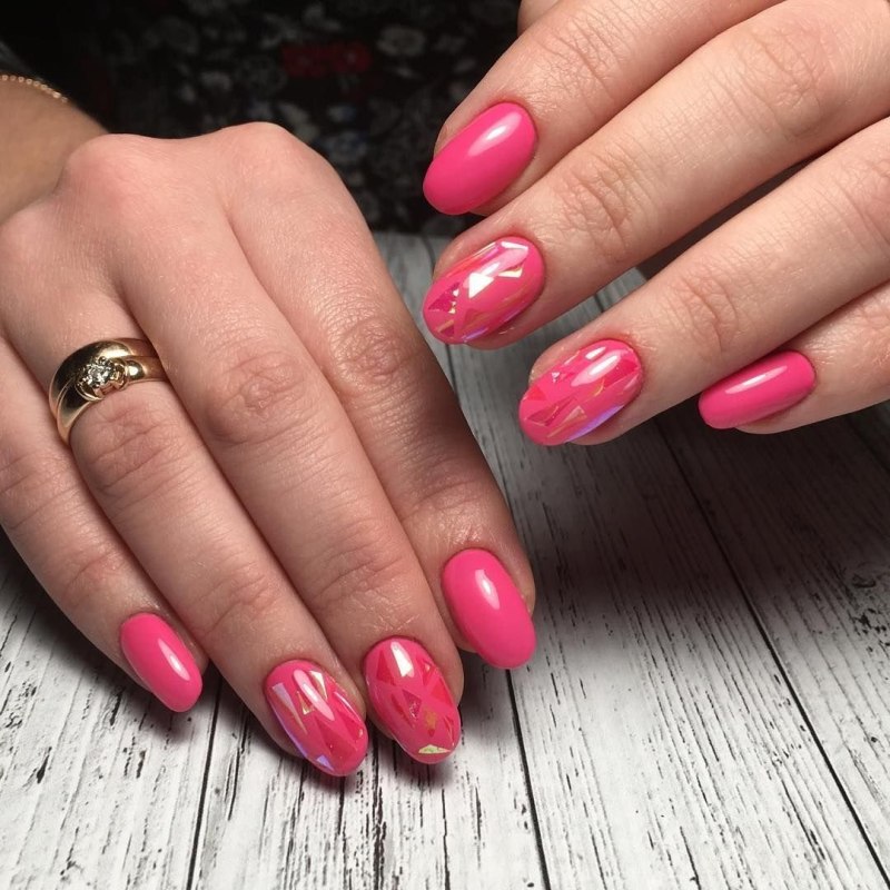 Маникюр гранатового цвета