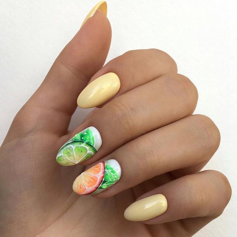 Маникюр с лимончиками