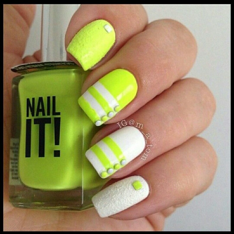 Маникюр коричневый с зеленым