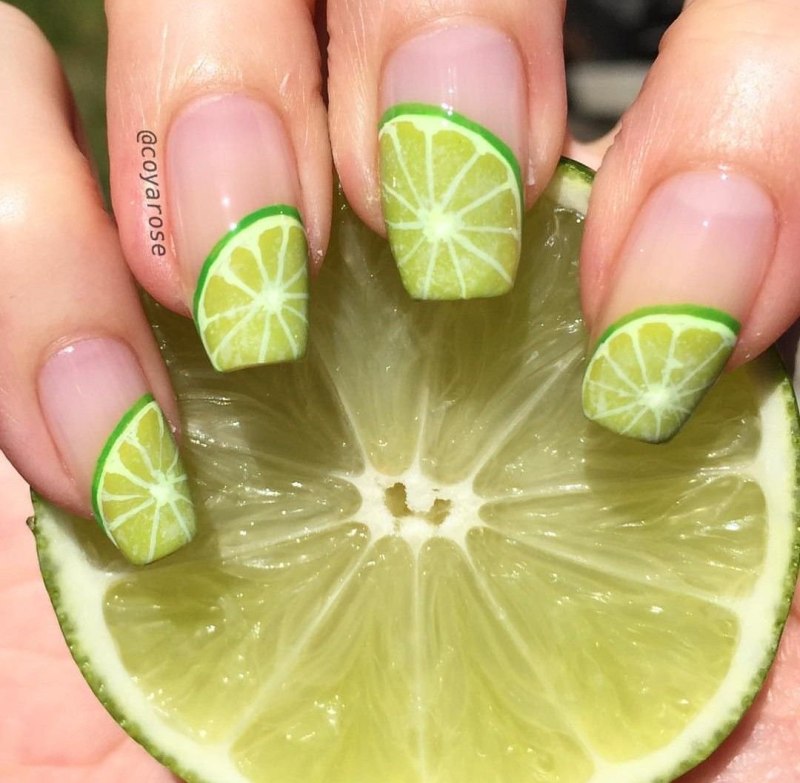 Маникюр с дольками фруктов