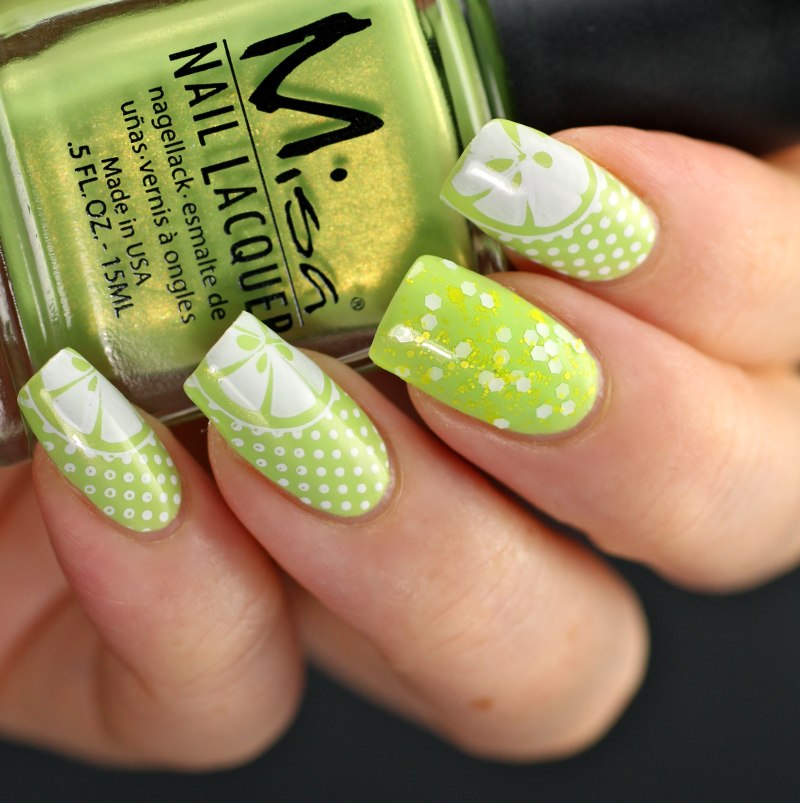 Маникюр с фруктами и каплями