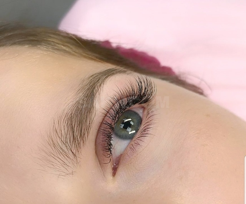 Коричневые нарощенные ресницы классика