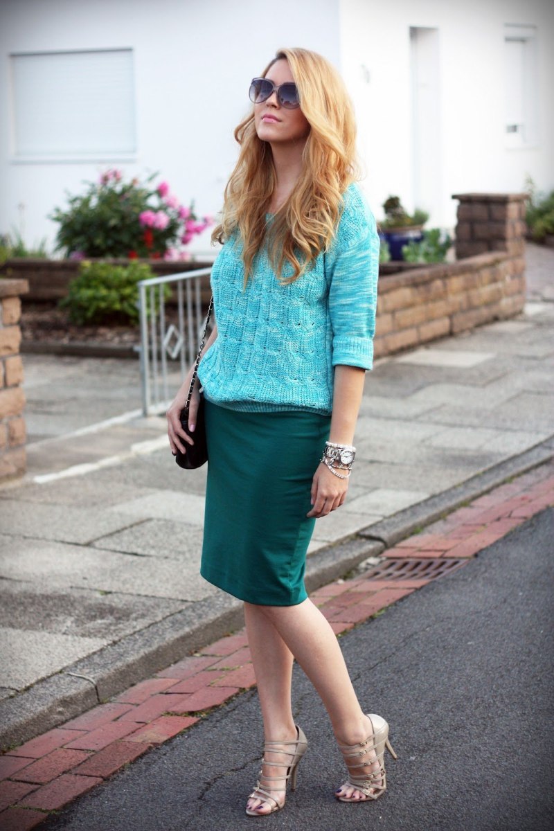 Образ с бирюзовыми брюками