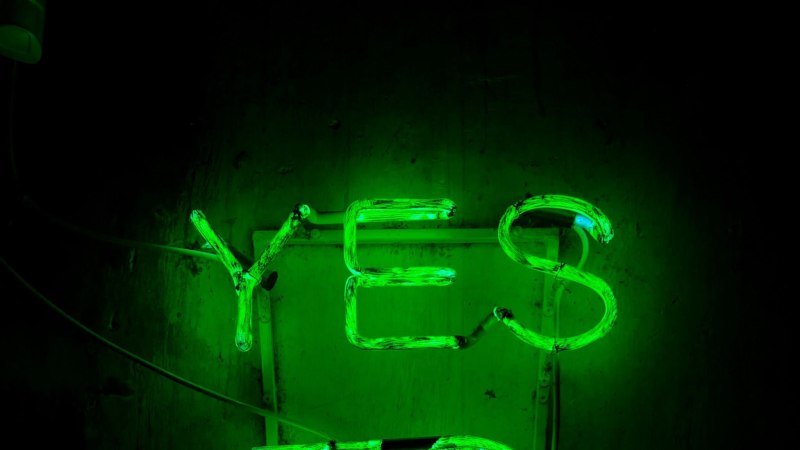 Обои на рабочий стол зеленый неон