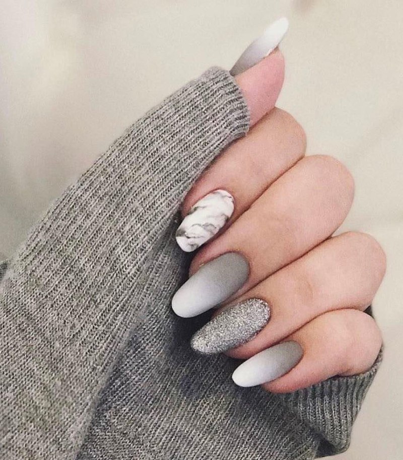 Серо серебристый маникюр