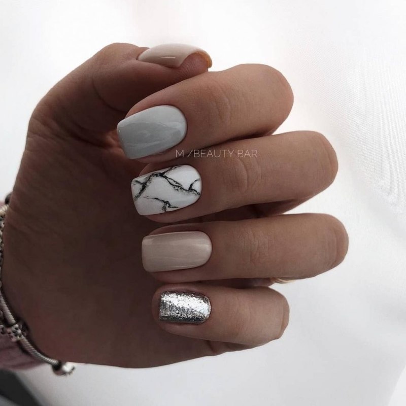 Маникюр серый с белым