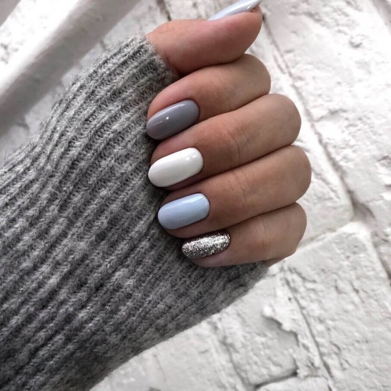 Серый маникюр на миндалевидных ногтях