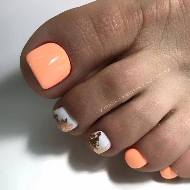 Некрашенные ногти на ногах