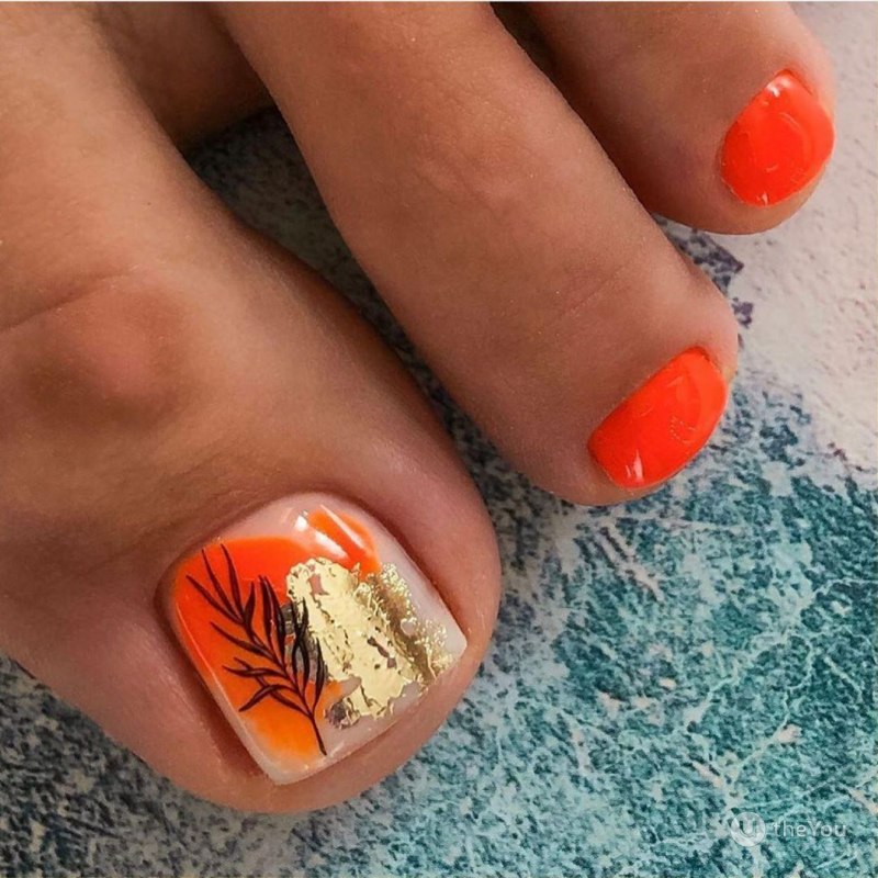 Оранжевый матовый педикюр