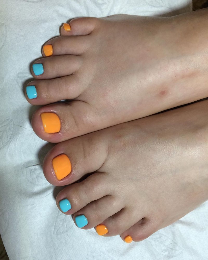 Педикюр розово оранжевый