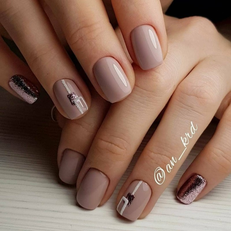 Женственный маникюр на коротких ногтях