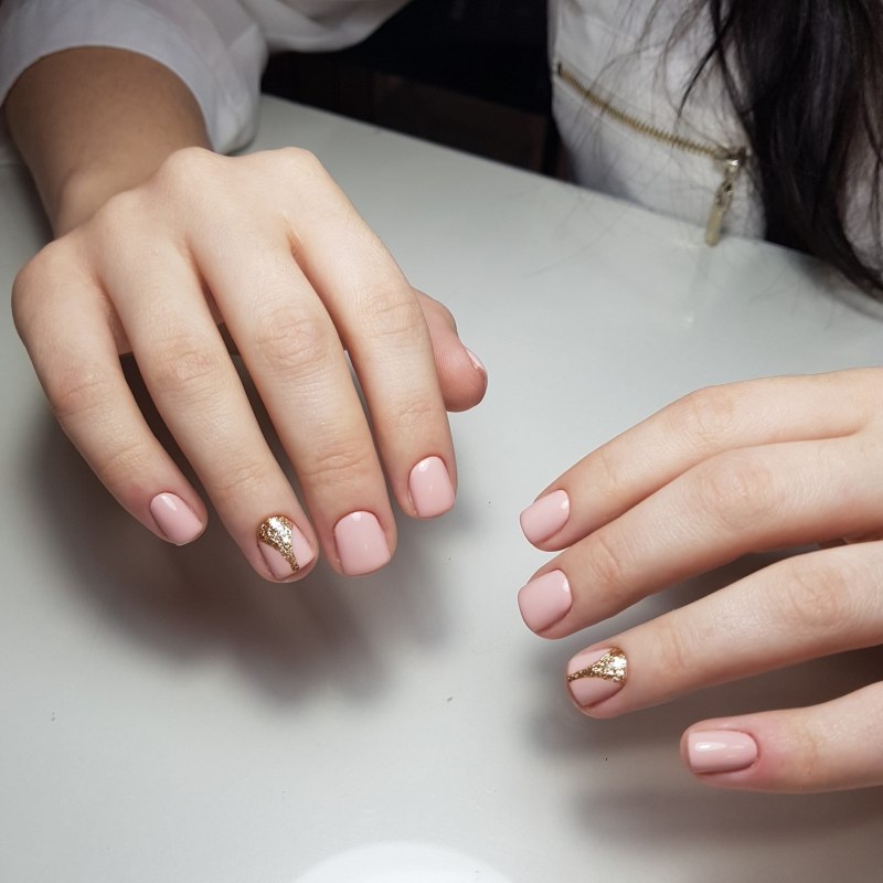 Нюдовый маникюр на короткие ногти 2020