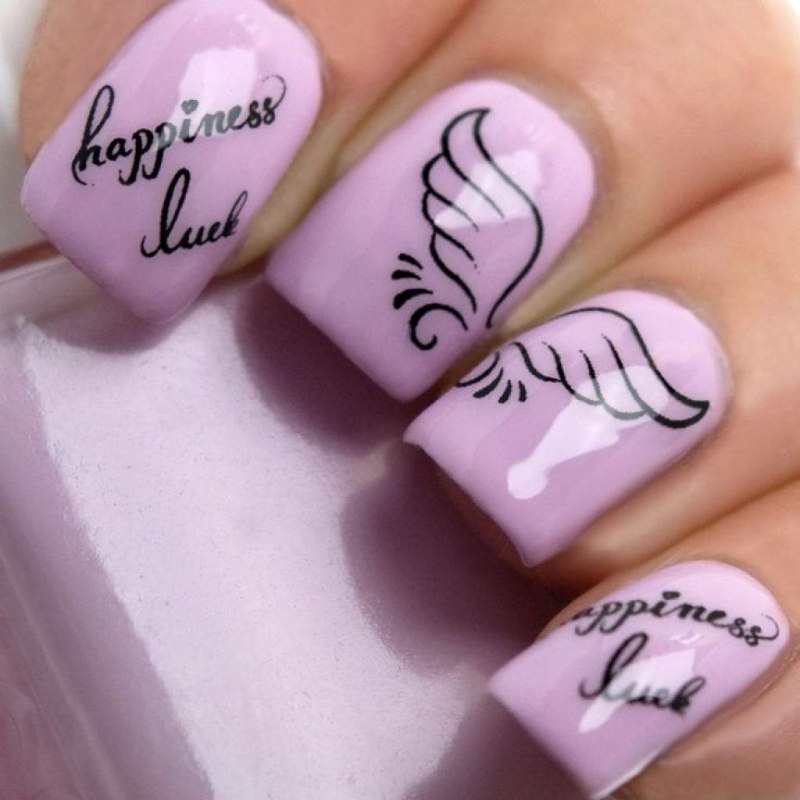 Ногти с надписями