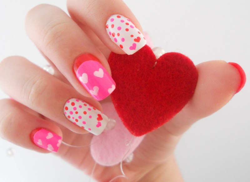 Ногти с сердечками