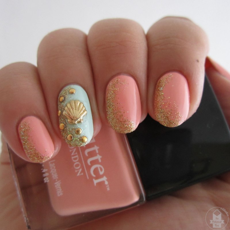 Персиковый маникюр с золотом