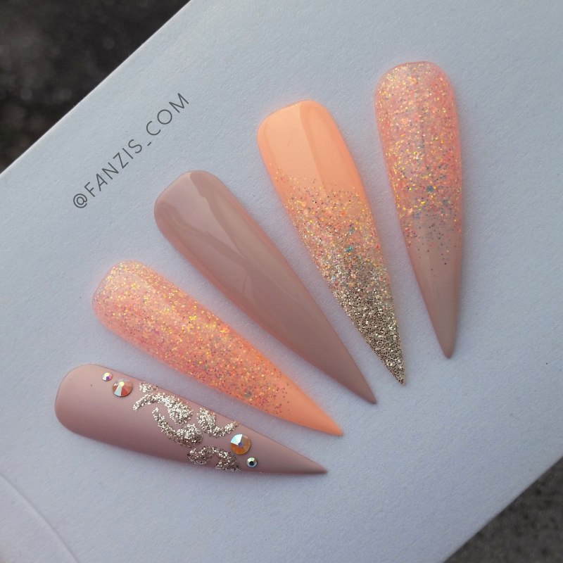 Маникюр с блестками