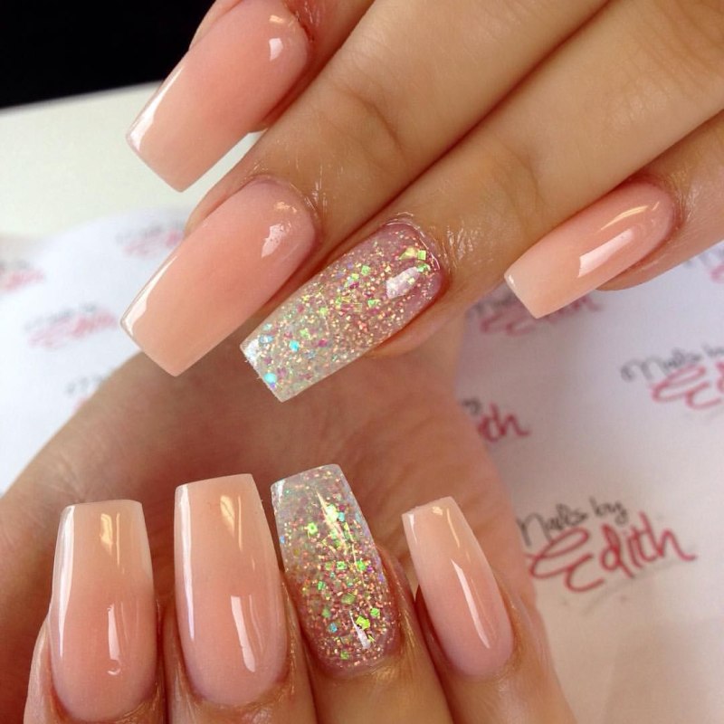 Красивый персиковый маникюр